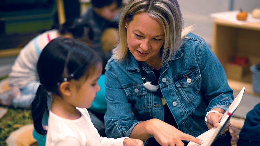 Cristol Bailey reading with student