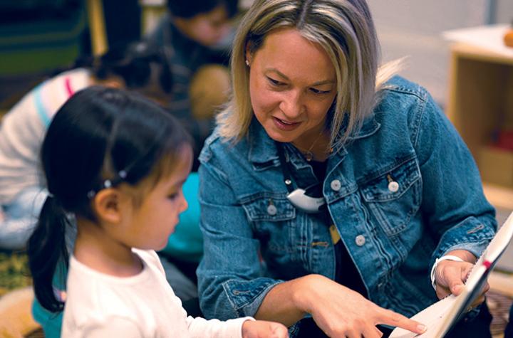 Cristol Bailey reading with student